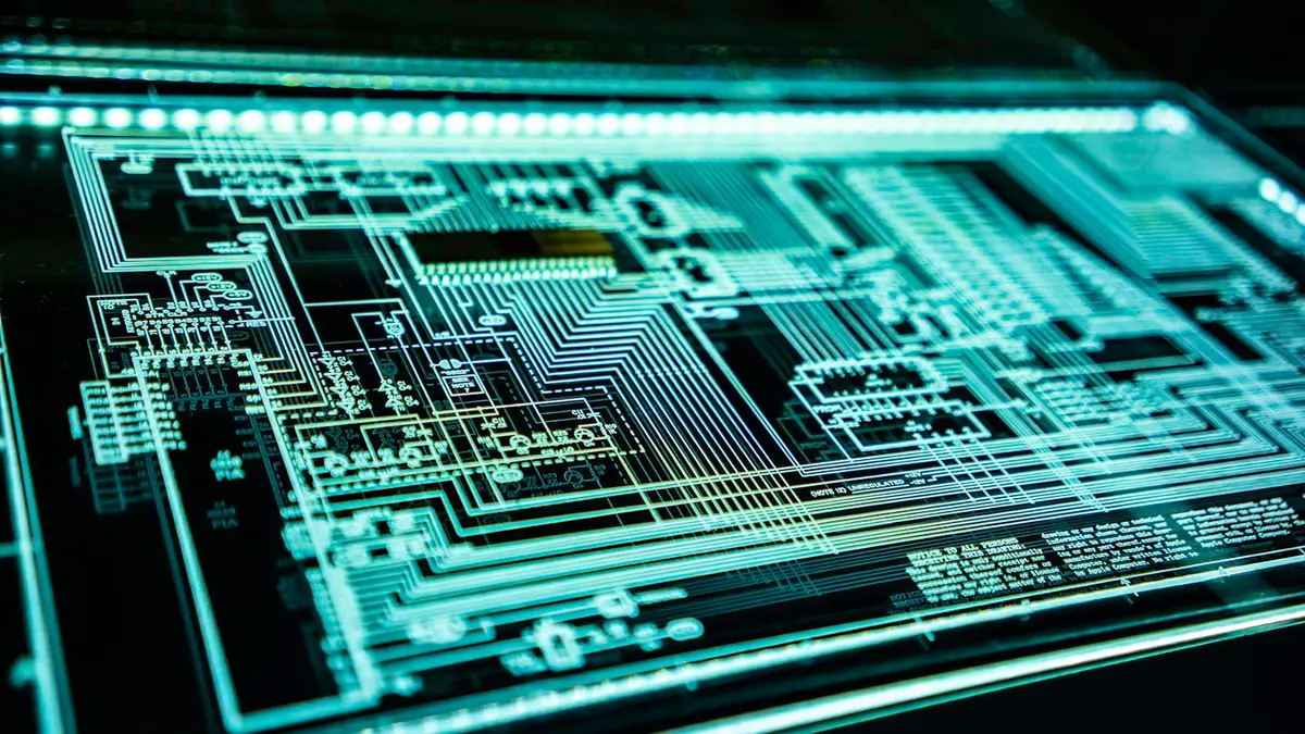 Desenho de circuito eletrônico iluminado em azul